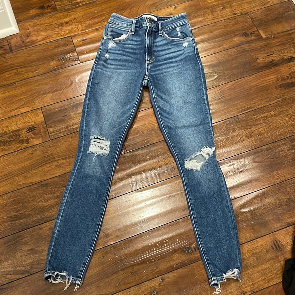 Abercrombie and Fitch 24 00R
